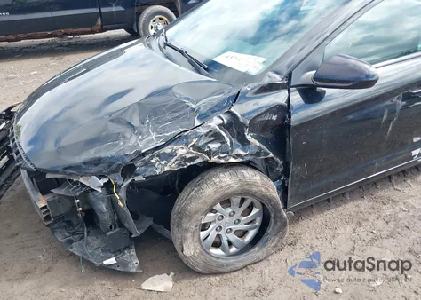 2017 Hyundai Elantra Se z USA, uszkodzony, nr VIN 5NPD74LF0HH068897